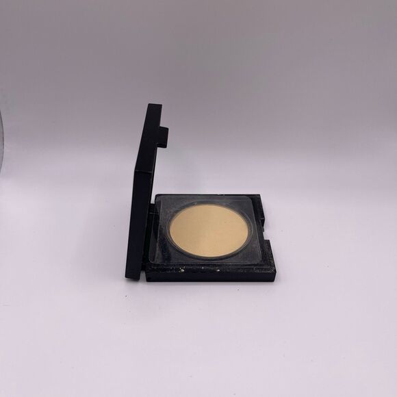 YBF Your Best Friend Neutralizing Face Pressed Powder - Picture 3 of 6